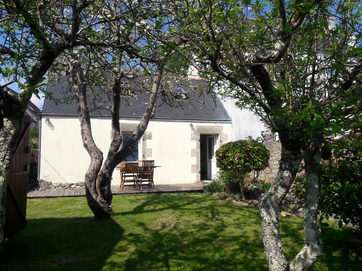 Pont L'Abbe, Maison Avec Jardin Pour 4
